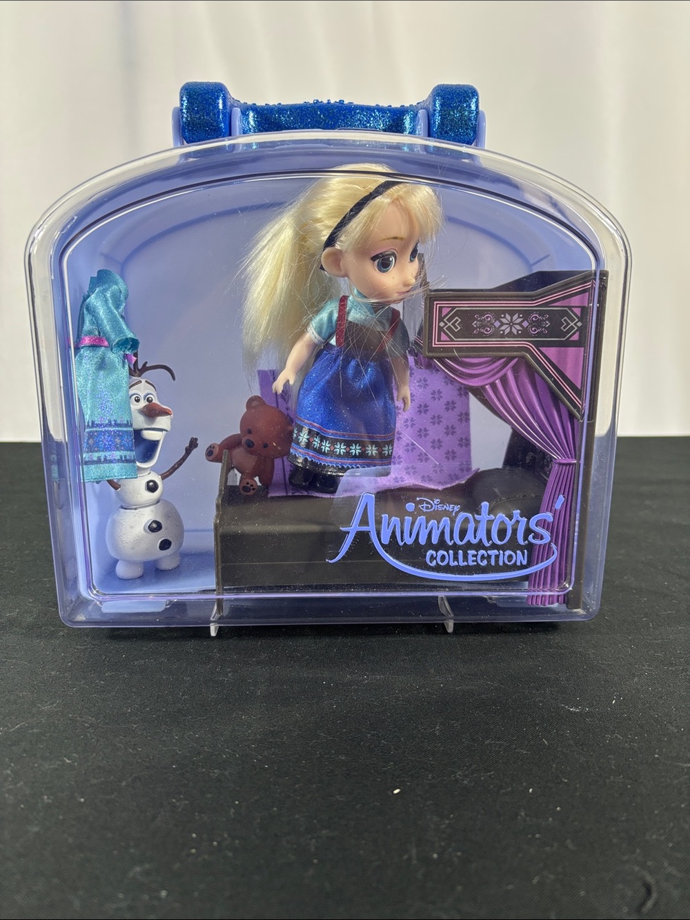 Disney Animators Collection Purple & Blue Elsa Travel Case Playset